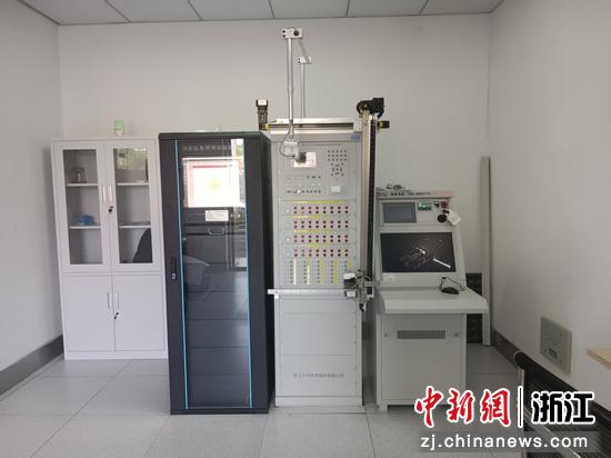 温州轨道交通S1线灵昆车辆段值班机器人。 浙江幸福轨道公司 供图 温州轨道交通S1线灵昆车辆段值班机器人。 浙江幸福轨道公司 供图