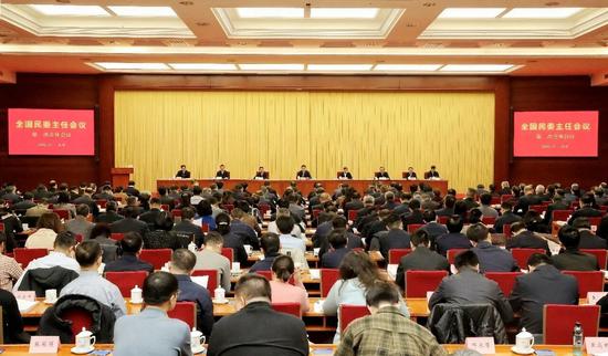 1月29日上午，由国家民委举办的第十二批全国民族团结进步示范区示范单位授牌活动在首都北京隆重举行。民族画报社 滕俊摄