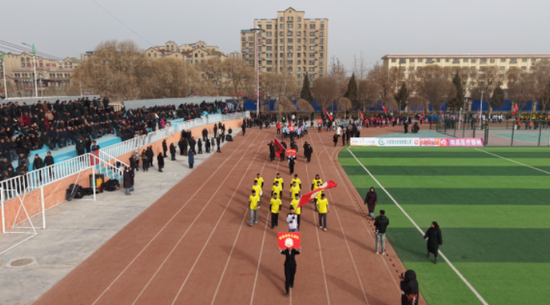 洛浦县返乡学生“石榴籽·白城杯”足球联赛现场。