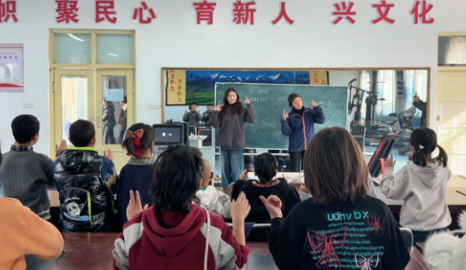 镇级新时代文明实践所兴趣班课间“争当网络文明宣传员”节目编排。