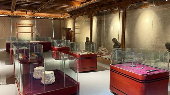 纳克西湾公司打造的小型地毯博物馆。努尔古再丽 摄2