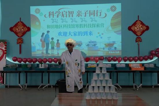 1月28日，和田地区科技馆“科学启智 亲子同行”系列活动开启。努尔古再丽 摄