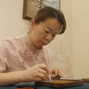 侨乡故事：景玉娟，用指尖技艺绘就团结图景