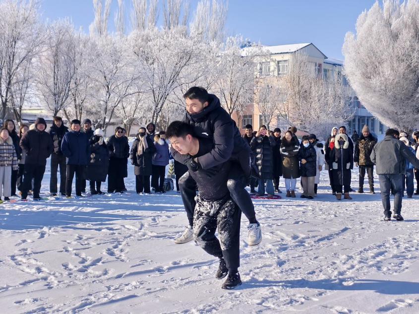 察布查尔县：冰雪运动会点燃冬日乡村活力