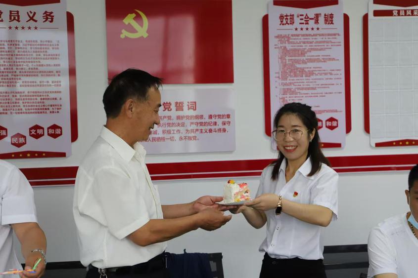 王芳：把根扎在边疆沃土　以热爱浇灌田野希望