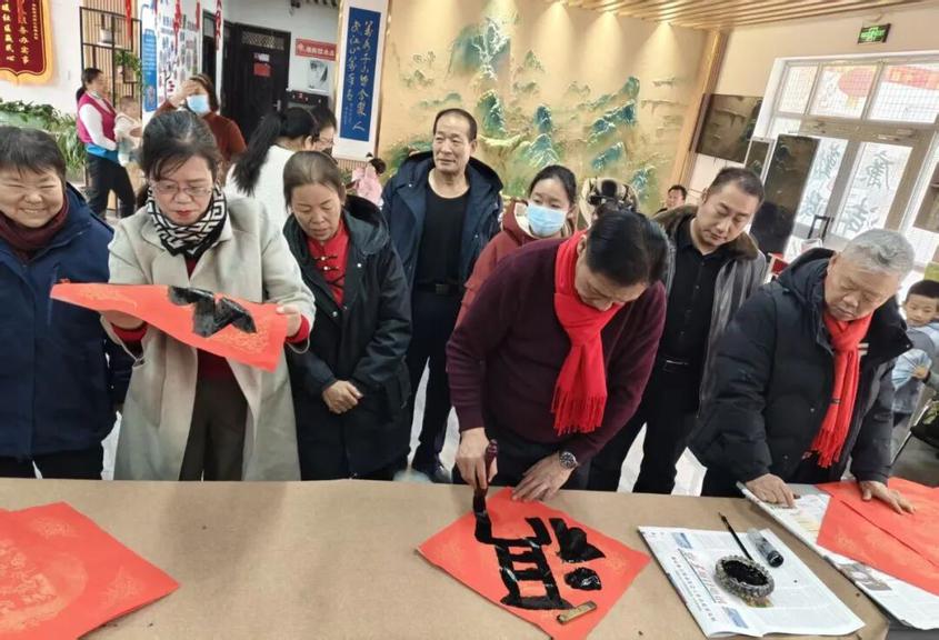 喀什地县文联书法家协会开展“万福迎春”公益活动走进叶城县