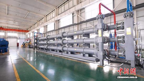 首台套国产大型智能压力耦合装备。天津大学 供图