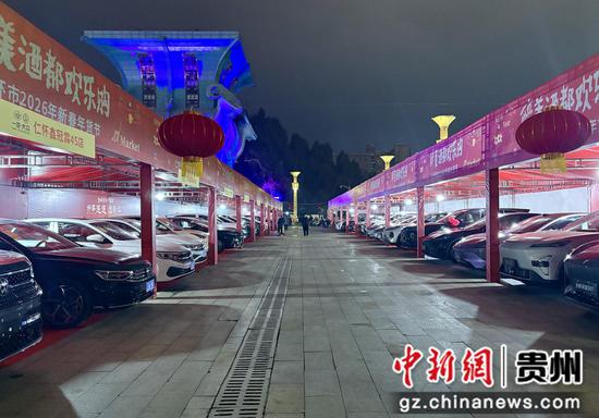 年货节现场还设置汽车展销区