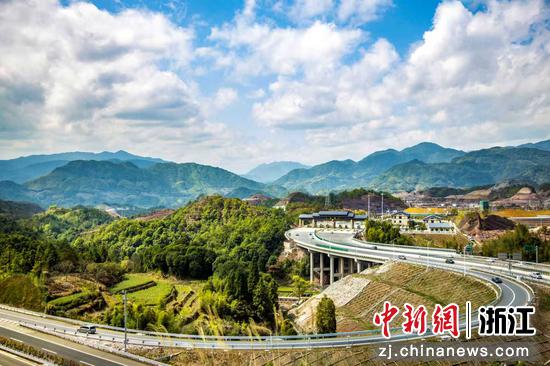 文泰高速泰顺收费站航拍图。 崔浩 摄 文泰高速泰顺收费站航拍图。 崔浩 摄