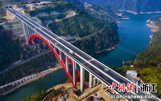 文泰高速南浦溪大桥航拍图。 温州管理中心 供图 文泰高速南浦溪大桥航拍图。 温州管理中心 供图