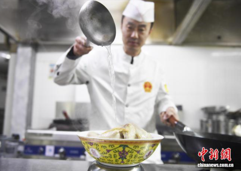 （寻味中华丨节令）小年启岁 八珍盛起团圆第一味