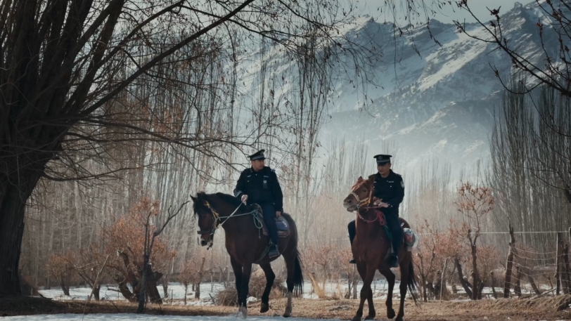 新疆乌恰：马背服务队深入偏远牧区助牧民