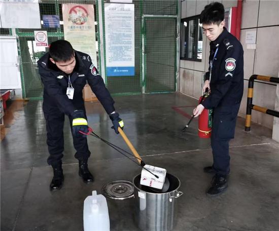 图为演练实操现场。孙广昊 摄
