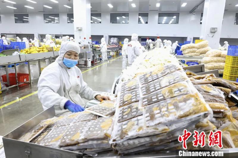 图为极速冷冻锁住原味的柳州螺蛳粉汤底。林馨 摄 图为极速冷冻锁住原味的柳州螺蛳粉汤底。林馨 摄