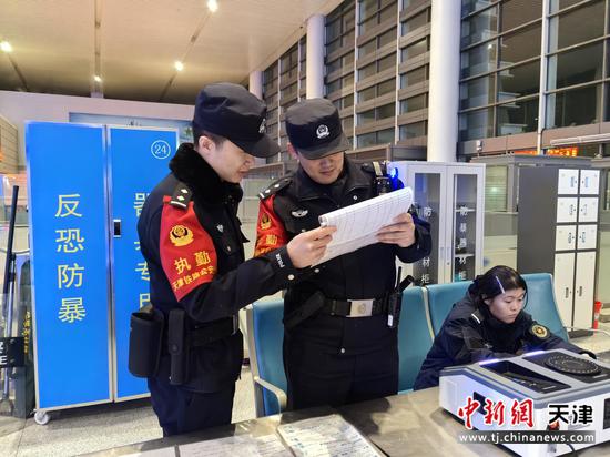 图为民警工作日常。（北京铁路公安局天津公安处供图）