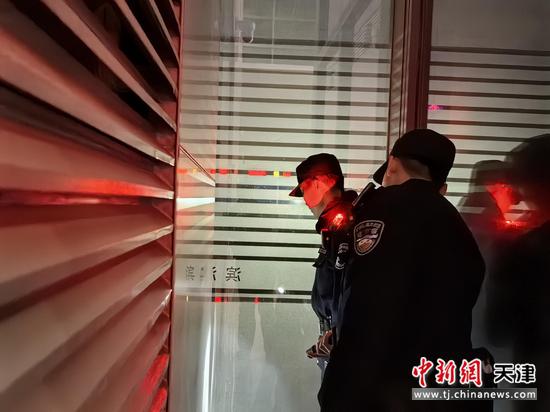 图为民警工作日常。（北京铁路公安局天津公安处供图）