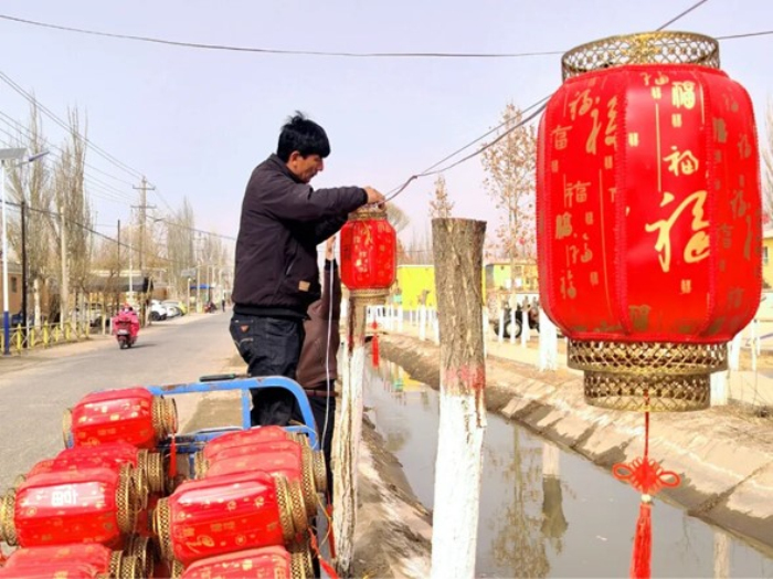 萨罕镇硝乎鲁克村挂灯笼。萨罕镇硝乎鲁克村 供

