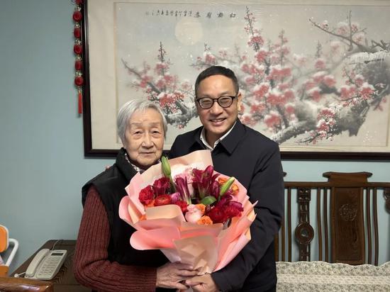 看望原社金华市委主委程梦骅