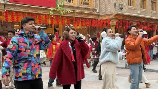 2026新疆国际春晚外景节目拍摄在和田团城。努尔古再丽 摄