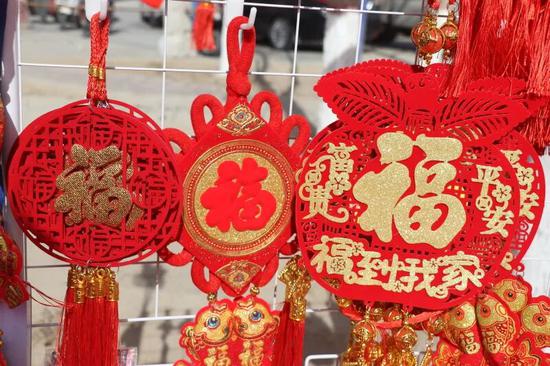 市场年货区的商品。f