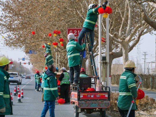 叶城县张灯结彩迎新春 大街小巷年味浓