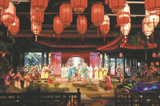 《梦回沈园·钗头凤》场景。