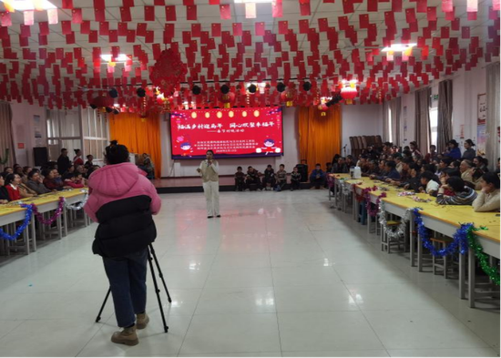 快板《马年十拜送吉言》。