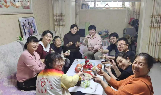 c1c1dd34-6c87-490a-a297-1e1d3143aa93