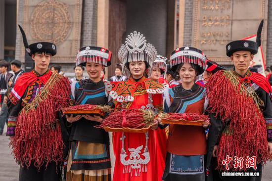 图为巡游现场的皱椒展示。李安连 摄 图为巡游现场的皱椒展示。李安连 摄