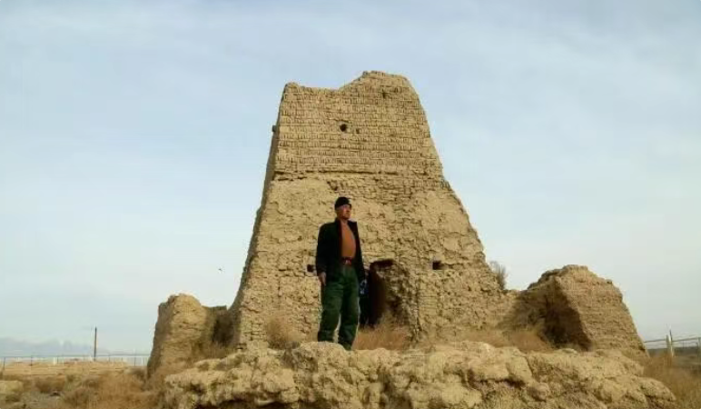新疆戈壁文物守护者：要用一生守护“丝路印记”