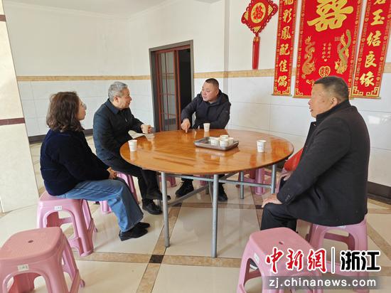 政协委员走访村民家中。德清县政协工图 政协委员走访村民家中。德清县政协工图