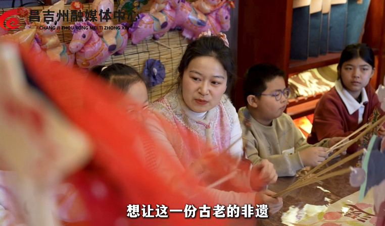 昌吉州：光影贺岁守非遗 青春戏台传年韵