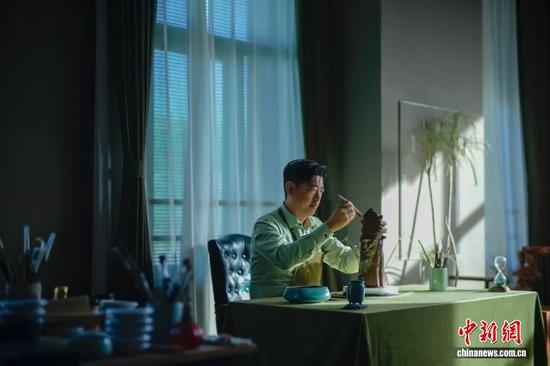 东西问丨张宇：一尊“泥人张”，怎样从掌心捏出大世界？