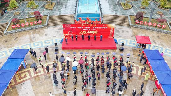 招聘会现场。张美 摄 招聘会现场。张美 摄