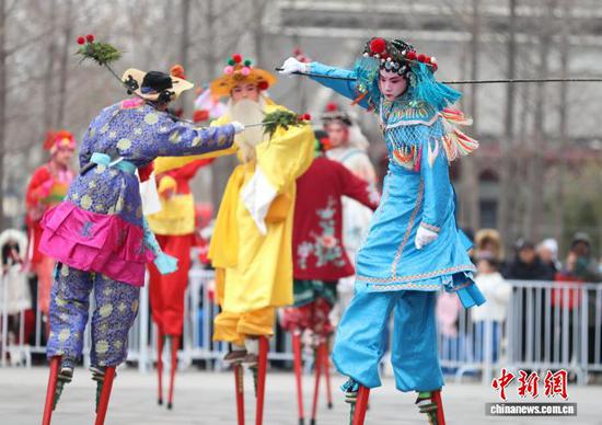 2月28日，天津市北辰区举行第二十九届“万民同乐大联欢”花会展演活动。江莹 摄