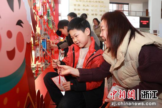 近日,活动现场。(长兴县图书馆供图) 近日,活动现场。(长兴县图书馆供图)