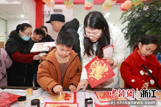 近日,活动现场。(长兴县图书馆供图) 近日,活动现场。(长兴县图书馆供图)