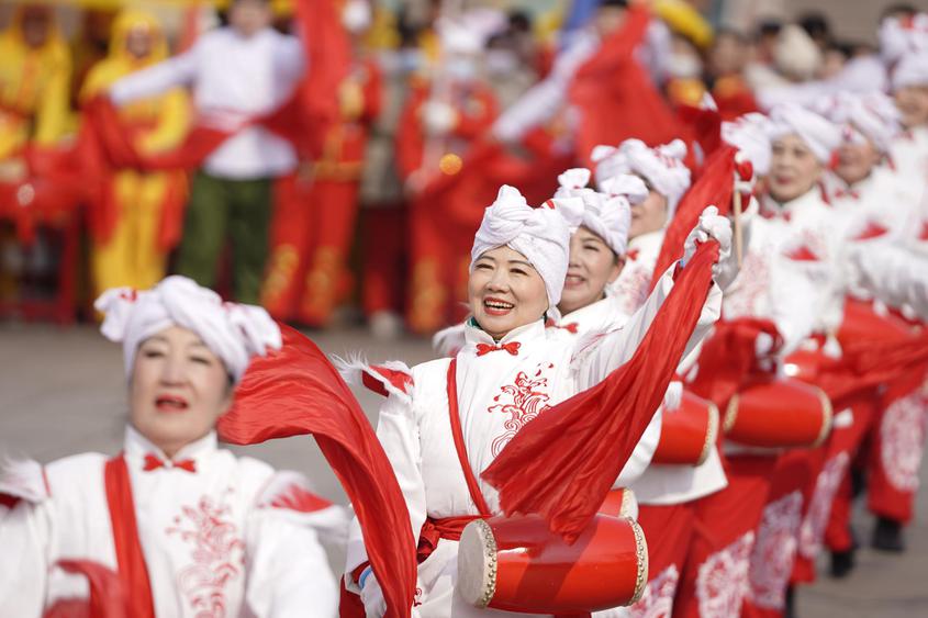 (新春走基层)新疆兵团:新春社火闹元宵 (新春走基层)新疆兵团:新春社火闹元宵