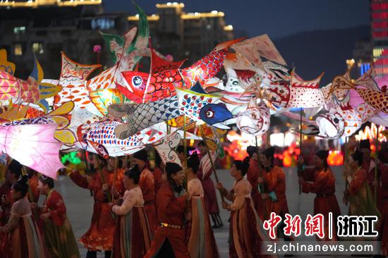 五彩斑斓的溶江鱼灯。&nbsp;缙云县委宣传部&nbsp;供图