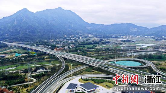 俯瞰瑞苍高速。&nbsp;温州管理中心&nbsp;供图