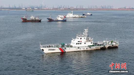 图为舰艇编队巡航警戒。（天津海警局供图）