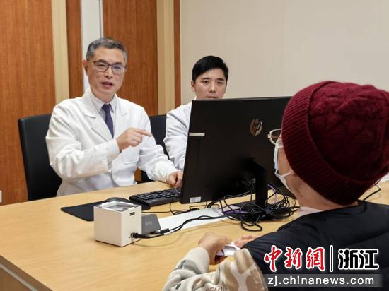 浙江大学医学院附属第二医院“乳腺癌精准诊疗专科”门诊。张煜欢&nbsp;摄