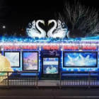 库尔勒姑娘“爆改”家乡公交站台