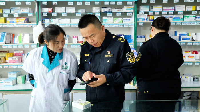 温泉县：“扫码入企”赋能联合执法 规范效能双提升