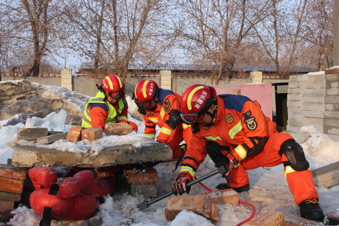 昌吉州消防救援支队开展地震救援先遣队实战拉动演练