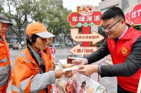 从春天开始行动 浙江温州农行“志愿红”温
