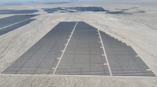 工商银行新疆分行积极支持古尔班通古特沙漠基地项目建设，累计投放贷款超30亿元（2025年11月5日摄）。e