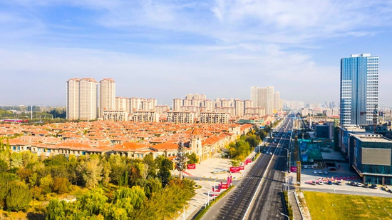 2025年10月，六师一〇一团青湖镇航拍。李华北 摄