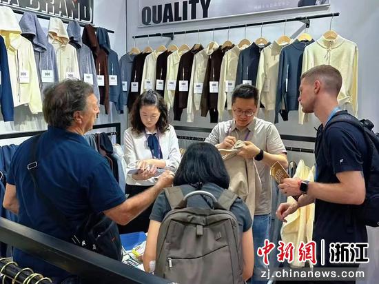2026年初，浙江秀洲毛衫赴海外参展。秀洲区传媒中心供图
