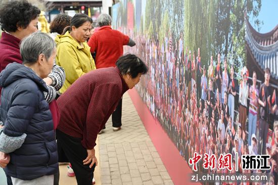 近日，游客观展现场。&nbsp;（主办方供图）